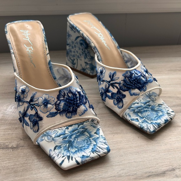 Betsey Johnson White and Blue Floral Mules - Picture 1 of 6